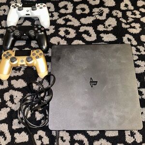 PlayStation 4 Slim !!